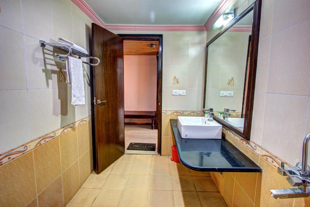 Hotel The Himachal Inn Manāli Zewnętrze zdjęcie
